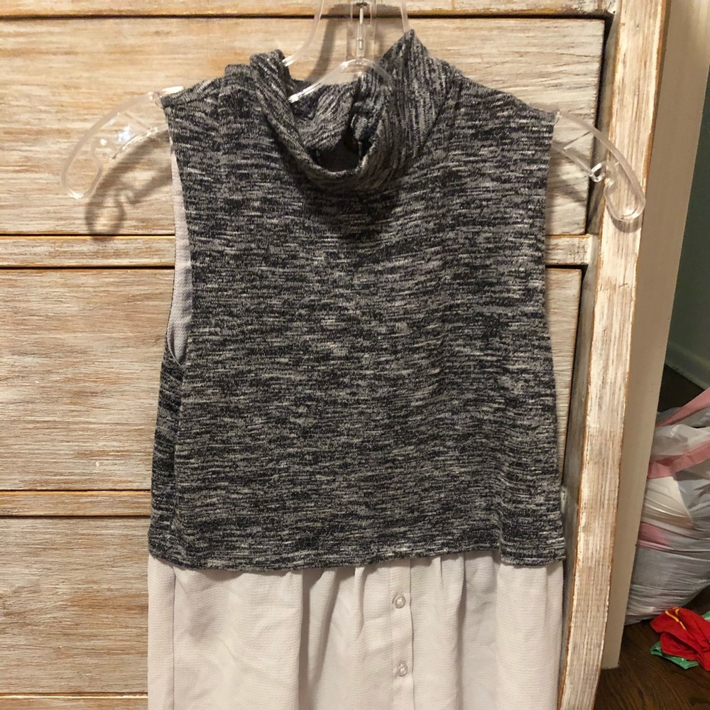 Tank top with buttons